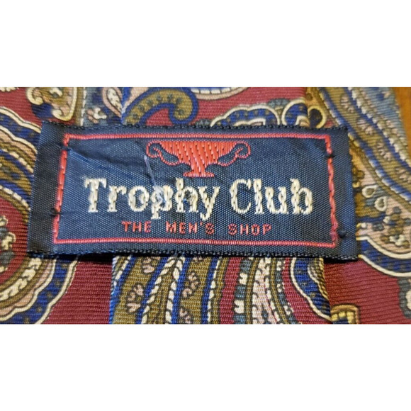 Trophy Club Mens Neck Tie Classic Red Paisley 100% Silk Made In USA - Picture 3 of 7